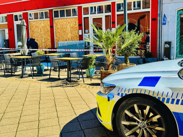 Stor afspærring i midtby: Politi og brandvæsen rykker ud