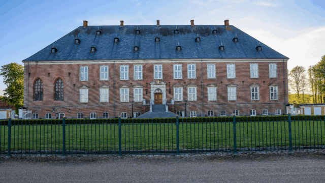 Efter flere års strid: Valdemars Slot genopstår