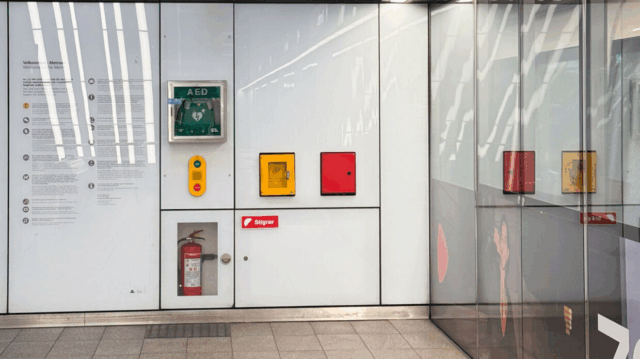 Hold øje: Nu dukker de op fast på alle metrostationer