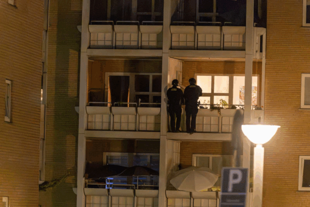 Det vælter med politi i boligområde: Har arbejdet natten lang