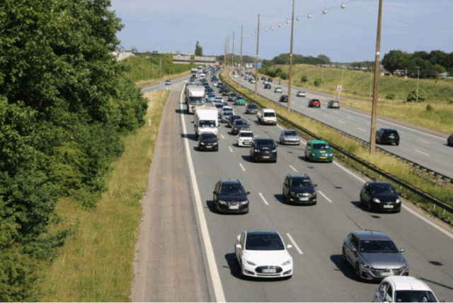 Politi og redning haster til motorvej