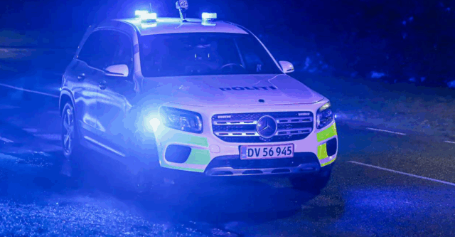 Påvirket mand: Hamrer på naboens dør med en økse