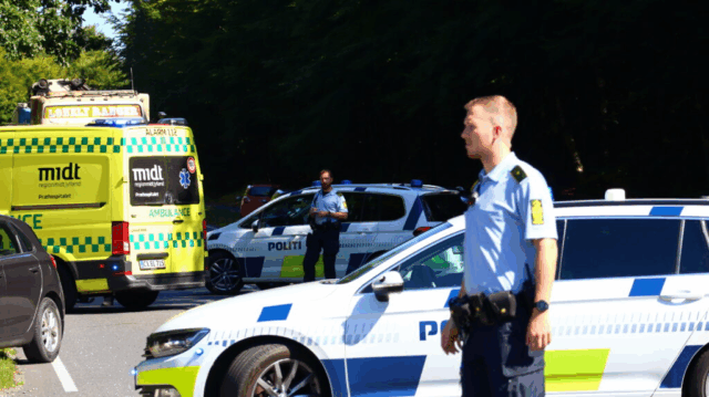 Unge kvinder angrebet med eksplosiver på åben gade