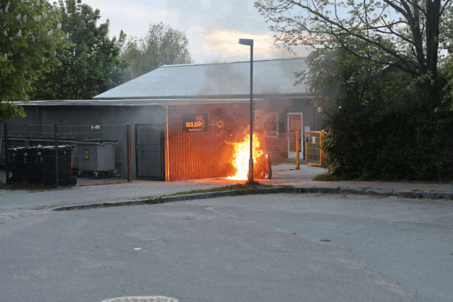 Aarhus V: Brand bryder ud i container