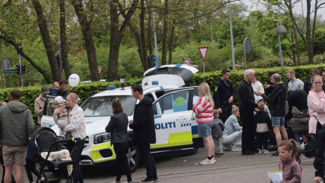 Blå blink og fingeraftryk: Politiet åbnede dørene for nysgerrige borgere
