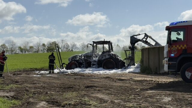 Udrykning til voldsom traktorbrand