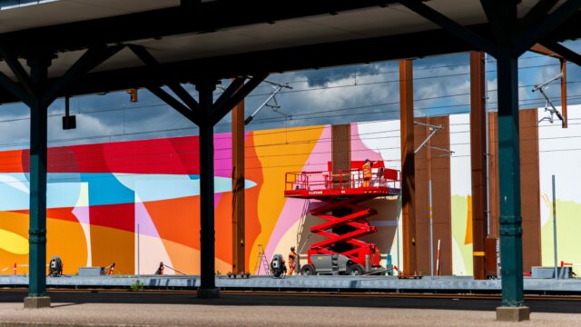 Ny gavlkunst byder togrejsende velkommen til Næstved