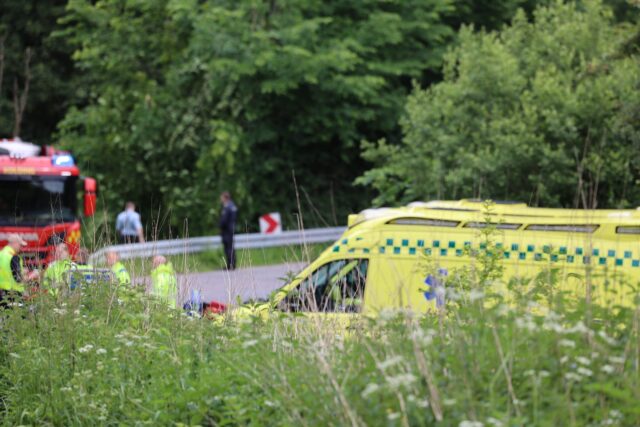 Mand fundet død i bil