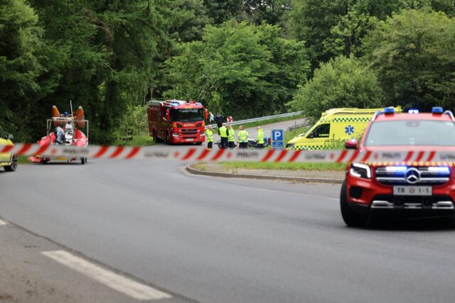 Bekymrende fund spærrer landevej i begge retninger