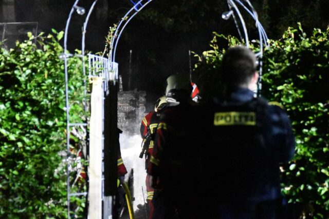 Kolonihavehus brændt ned: Flammerne åd sig igennem bygningen