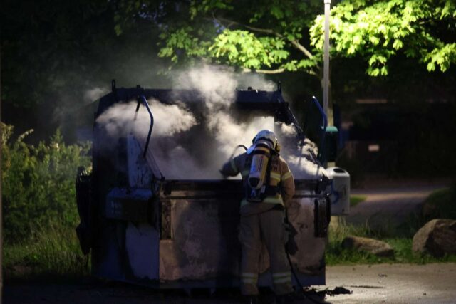 Container gik op i røg: Brandvæsenet hastede afsted