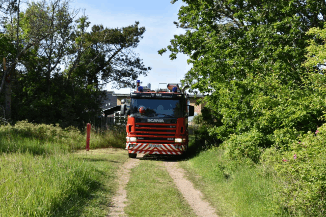 Beredskabet rykker ud til brand i skov