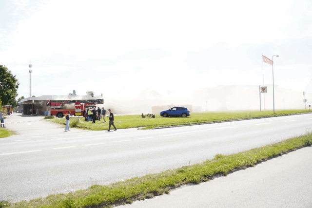 Alt mandskab er tilkaldt: Voldsom brand ved Falck