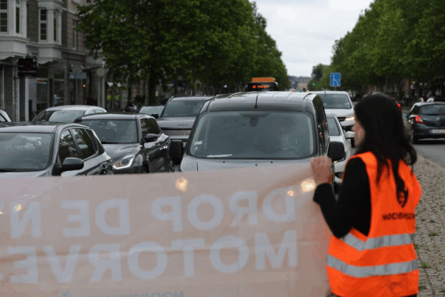 Kaos i København: Aktivister spærrer trafikken
