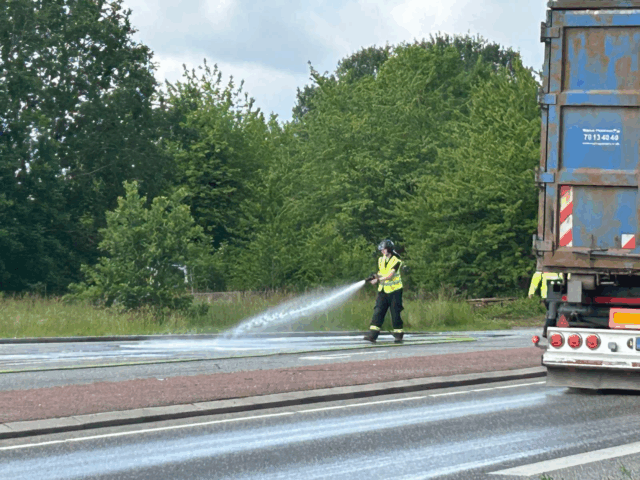 Oliespild strækker sig mange meter