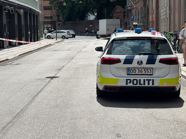 Politiet afspærrer central vej i København