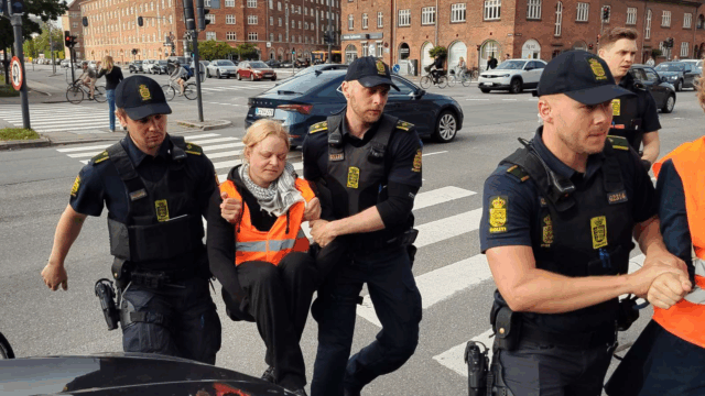 Kaos i København: Betjente bruger magt