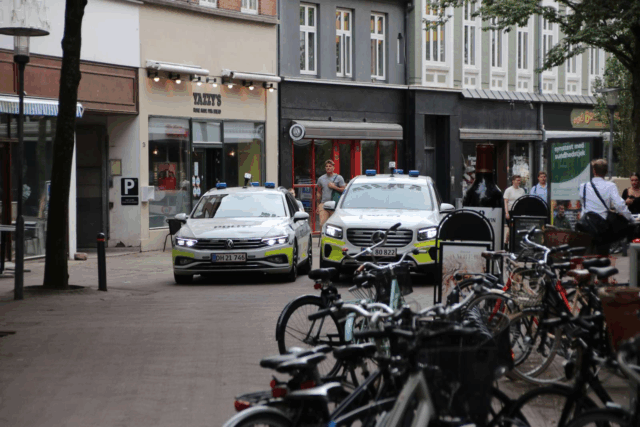 Flere politibiler centralt i Odense