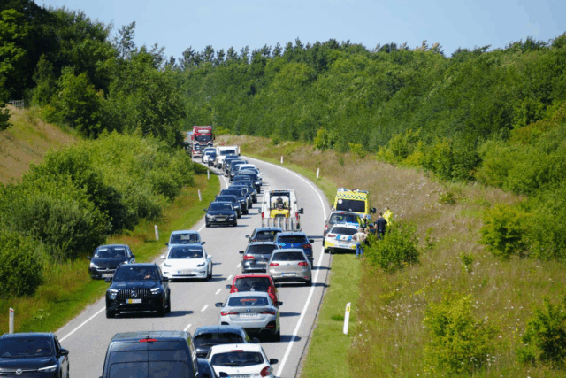 Vej spærret grundet uheld