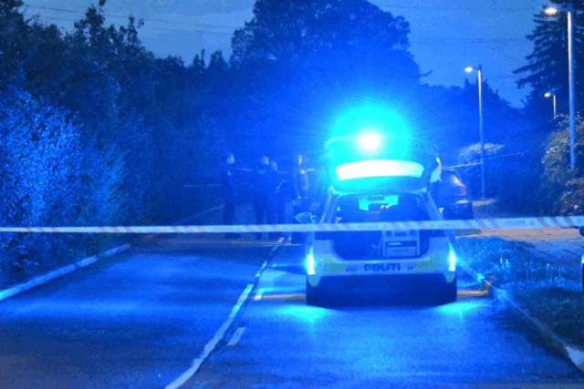 Massivt politiopbud på villavej: Spærret i begge retninger