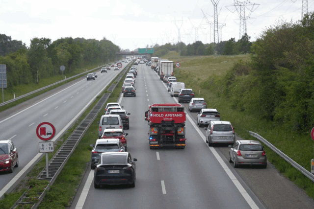 Stor motorvejskø efter uheld