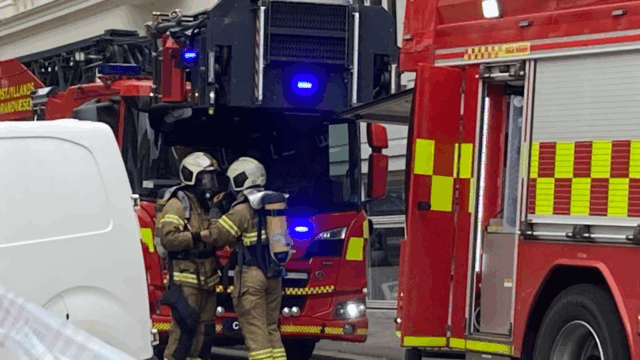 Flere gader spærret under brand