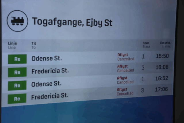 Nedrevet køreledning standser togtrafikken helt