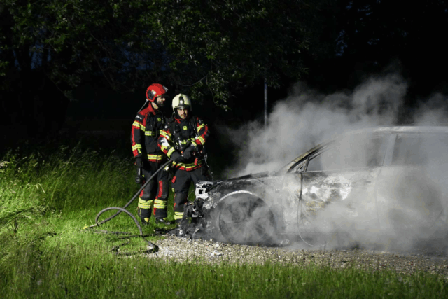 Bil totalt udbrændt på Vestegnen
