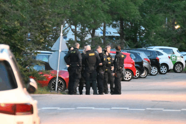 Massiv udrykning: Mand stukket med kniv