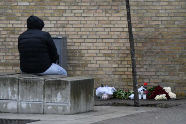 32-årig dræbt i skyderi – nu mindes han med blomster og bønner