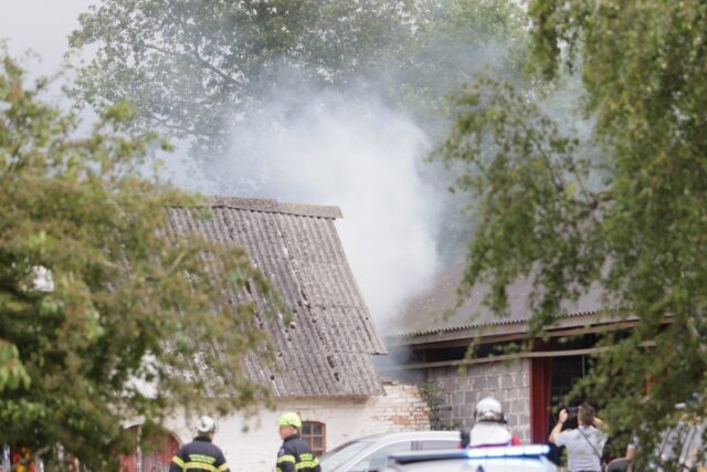 Haster ud til gårdbrand