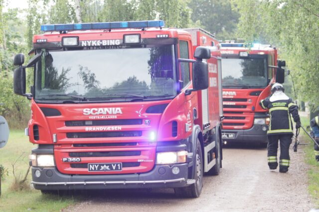 Sommerhusbrand efter lynnedslag: “De hiver isolering ud”
