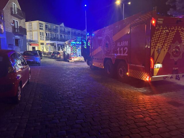 Brandvæsenet rykker ud: Pizzaria i brand