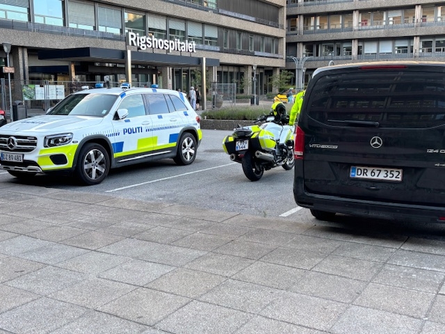 Én dræbt – to sårede: Politi massivt til stede ved Riget