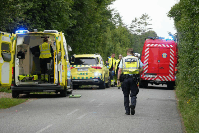 Melding om fastklemte efter uheld: “En person er blevet kørt fra stedet med eskorte”