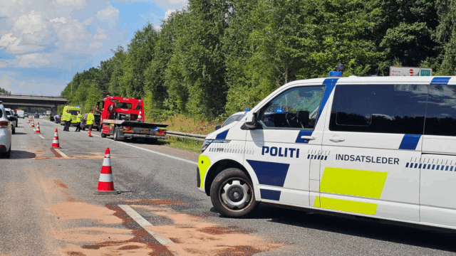 Lang kø på motorvej: Uheld spærrer spor
