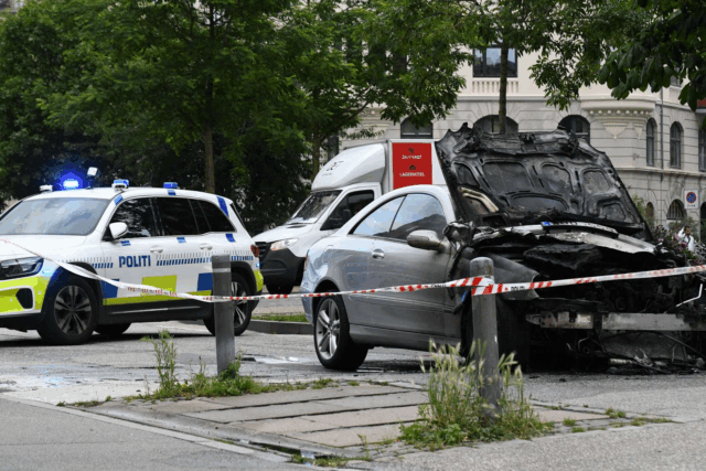 Jagter mistænkt: Voldsom bilbrand i København