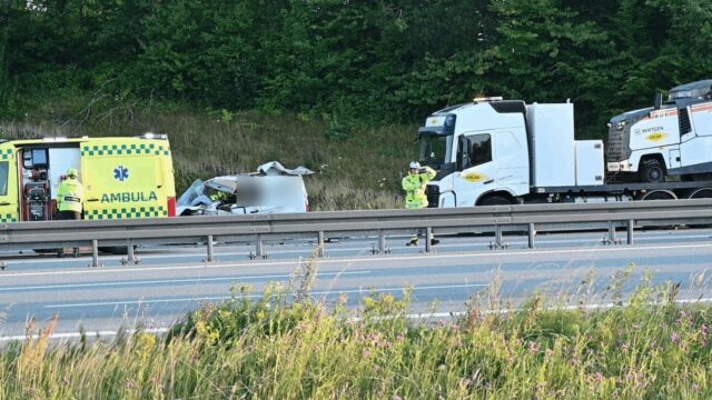 Voldsomt uheld på E45: ‘Fastklemte’
