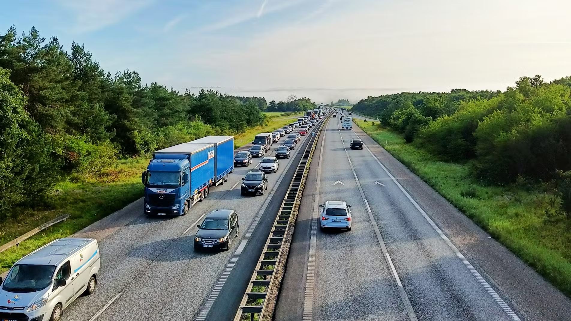 bilmærke på motorvej