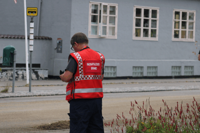 Flere tons gylle flyder foran Brugsen