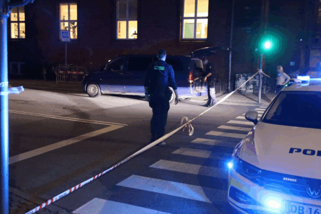 Person knivstukket flere gange i København: Stort område afspærret