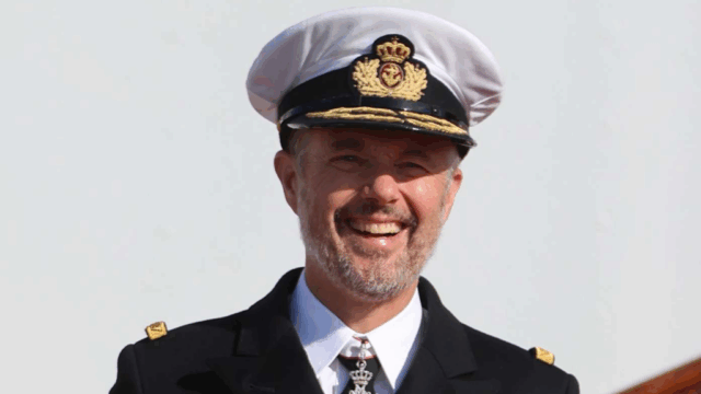 Nyt ‘Klovn’-afsnit overrasker med påstand om kong Frederik: Nu reagerer kongehuset