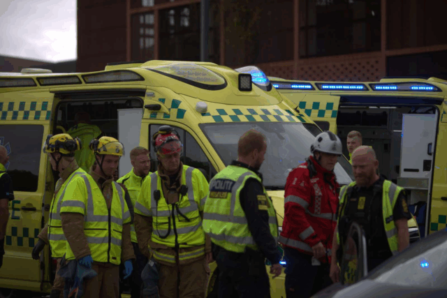 Ung bilist i solouheld: To ambulancer fremme