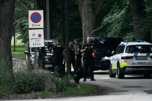 Politiet afsøger i grønt område: Til stede med flere køretøjer