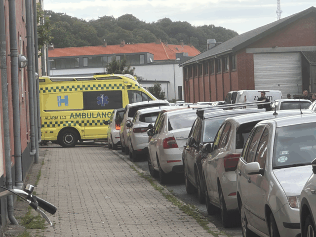 “Der er sket et dødsfald”: Politiet afspærrer område