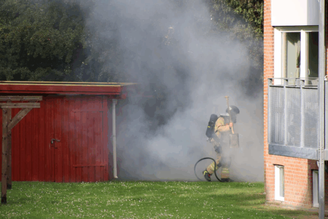 Massiv røgdannelse i boligområde
