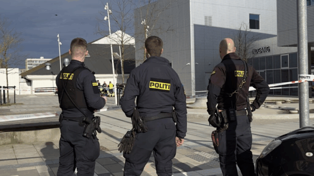 Kaos i svømmehallen: Ti personer går amok på personalet