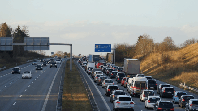 Motorvejsmareridt: Spærres i 16 timer