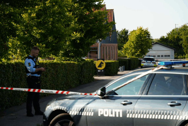 Stor politiafspærring ved Netto: “Vi kommer til at være der i noget tid”