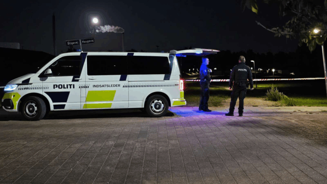 Noget er helt galt: Politiet søger i stort afspærret område